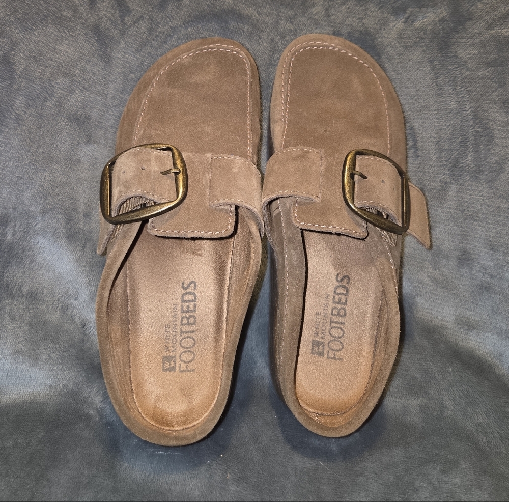 White Mountain Bueno Women's Clogs, featuring a suede